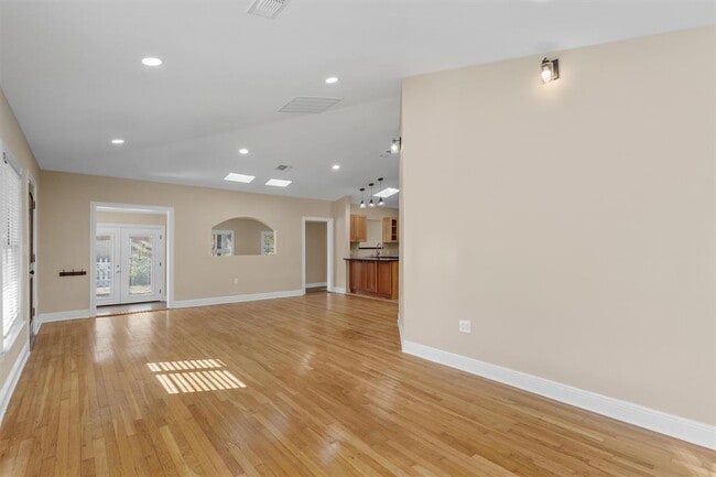 Building Photo - 400 E Monroe St