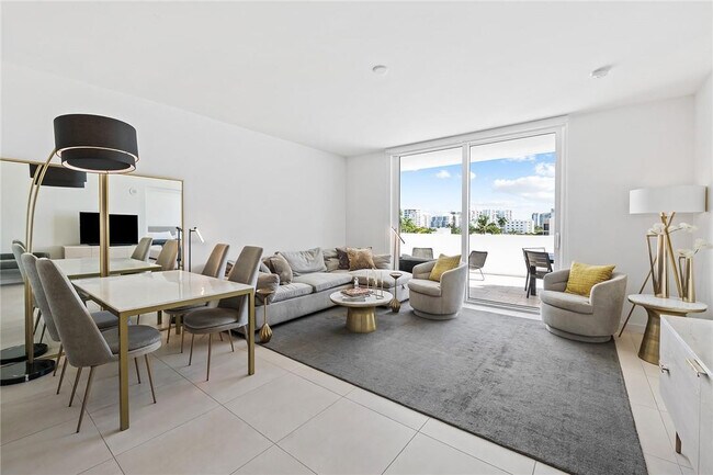 Building Photo - 401 N Birch Rd