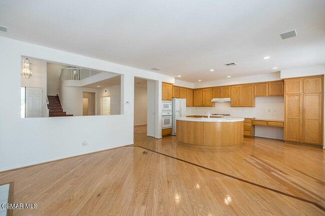 Building Photo - 3035 Hollycrest Ave