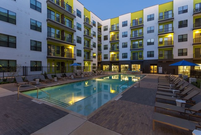 Azul Lakeshore apartments — community photo - Azul Lakeshore