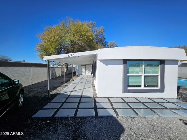 Building Photo - 5676 N Fairoak Ln