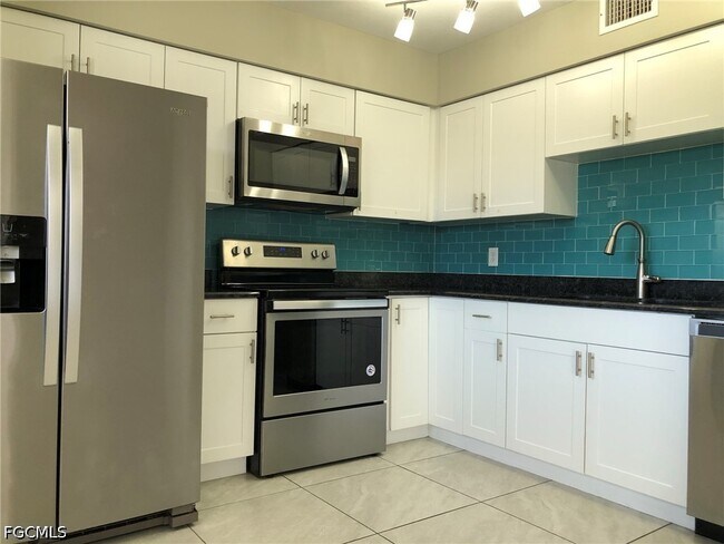 Foto del edificio - 4781 Orange Grove Blvd