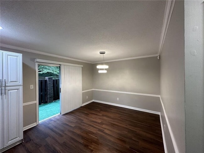 Building Photo - 1317 Kingsgate Dr