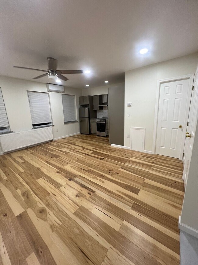 Building Photo - 1100 Lincoln Ave