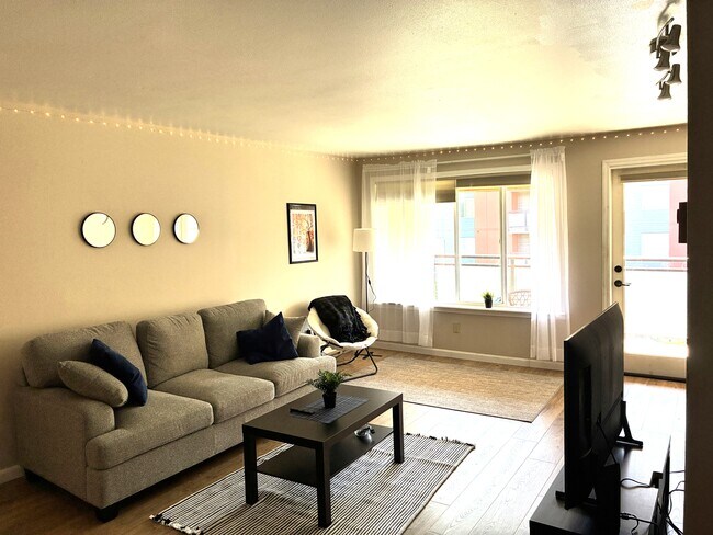 Foto del edificio - 7001 Sand Point Way NE