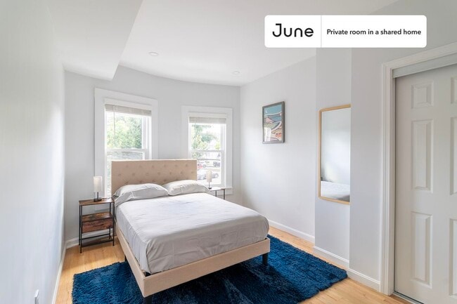 Building Photo - Private bedroom in 3 bed/2 bath Home