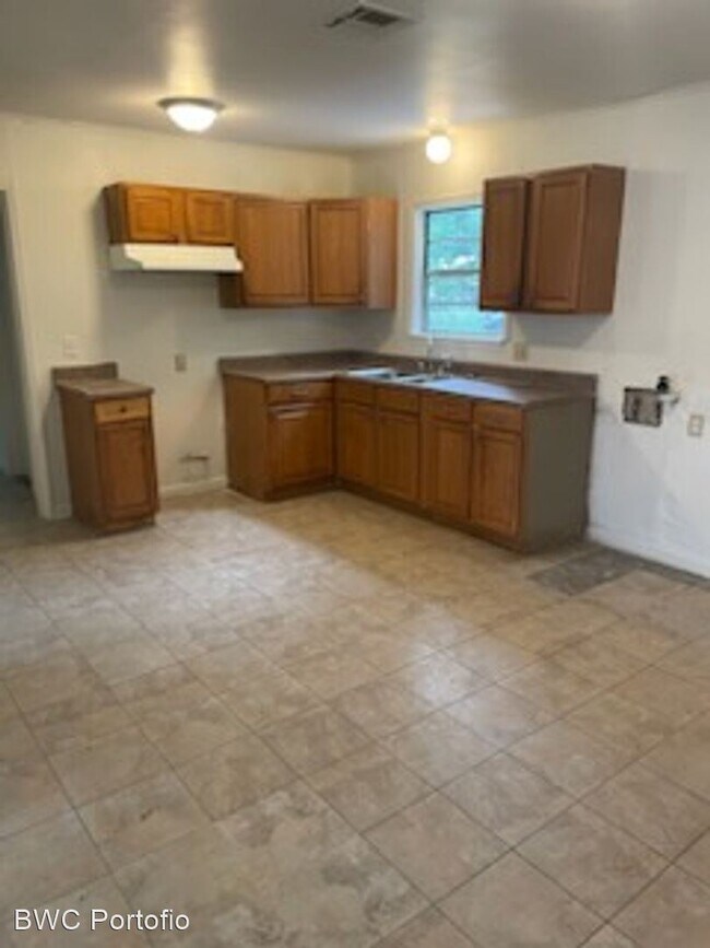 Building Photo - 3 br, 2 bath House - 3016 Bibb St