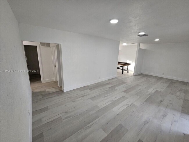 Building Photo - 215 SW 19th Ave