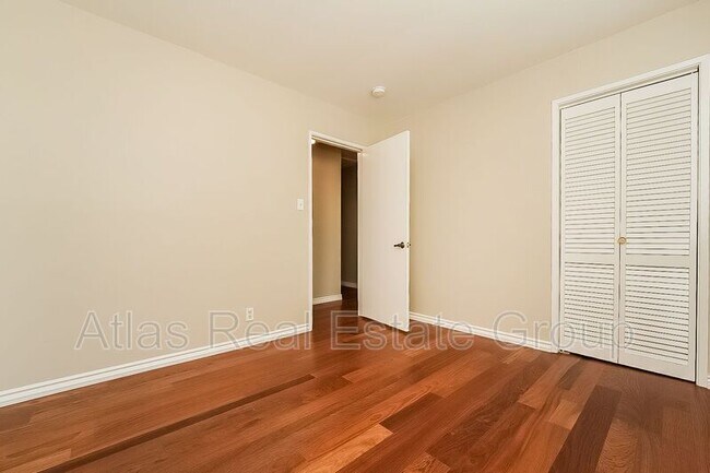 Foto del edificio - 8900 Poze Blvd
