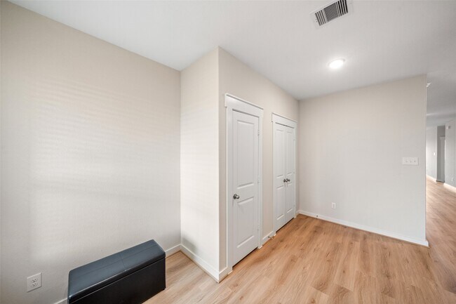 Foto del edificio - 4237 Red Cedar Ring Ln