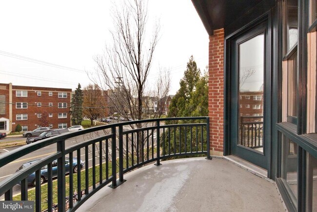 Foto del edificio - 1612 N Rhodes St