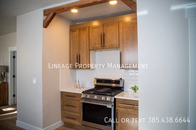 Building Photo - 535 S 900 W