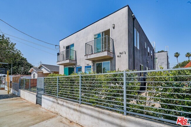 Building Photo - 965 S Lorena St
