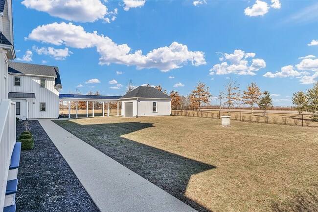 Foto del edificio - NEW LISTING-5 bedroom, 3 bathroom farmhouse-DeLand, Illinois