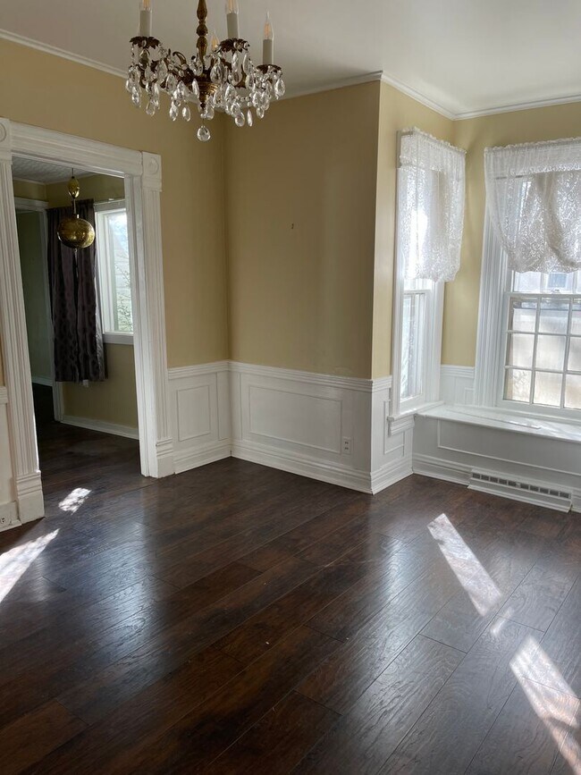 Building Photo - Nice 3 Bedroom Home near Downtown