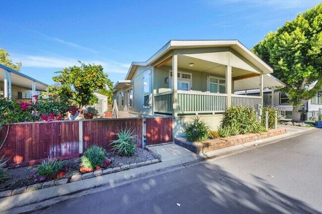 Foto del edificio - 2700 E Valley Pkwy