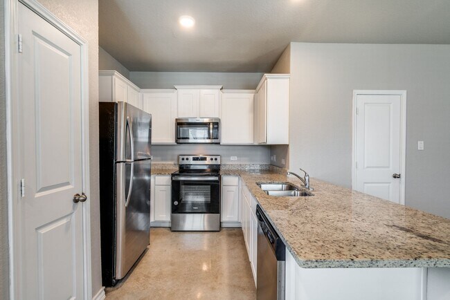 Foto del edificio - 3-Bedroom Duplex