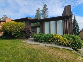 Building Photo - 1533 E 39th Ave