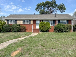 Building Photo - 1923 Northbrook Dr