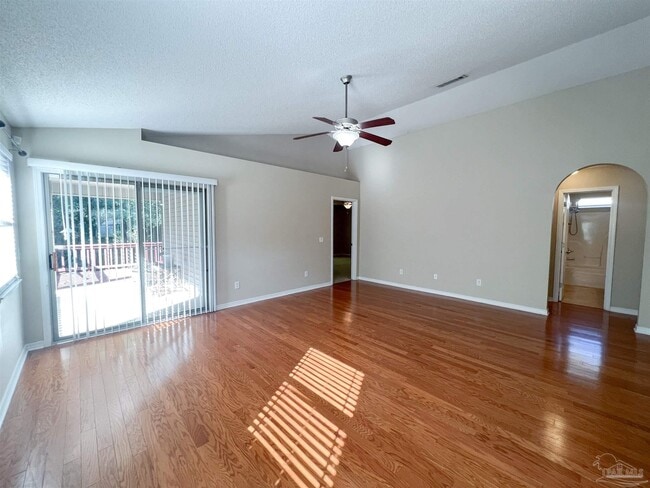 Building Photo - 702 Mozingo Ln