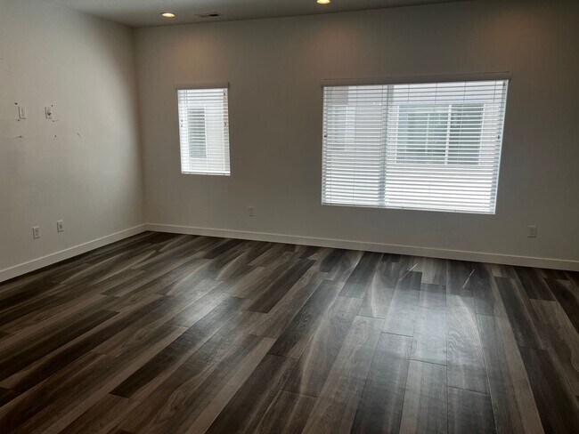 Building Photo - Absolutely GORGEOUS Condo in Salt Lake Cit...