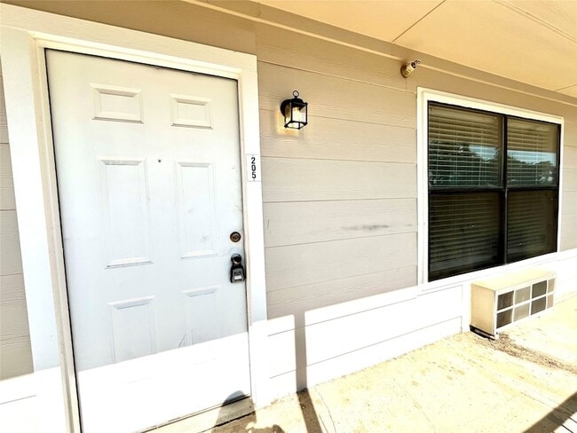 Photo - 701 W Sycamore St Apartment