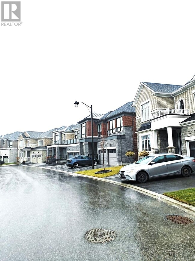 Building Photo - 22 Pine Hill Cres