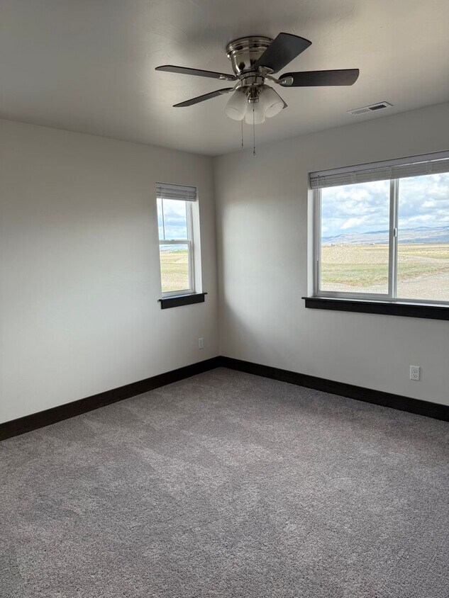 Foto principal - Brand New 3 Bed 2.5 Bath with double attac...