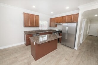 Building Photo - 511 Stork St