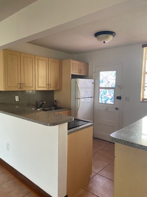 Kitchen - 2905 Point East Dr