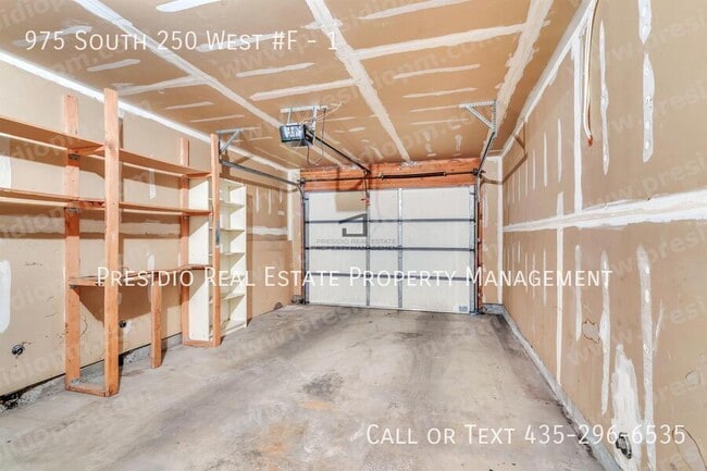 Building Photo - 975 S 250 W St