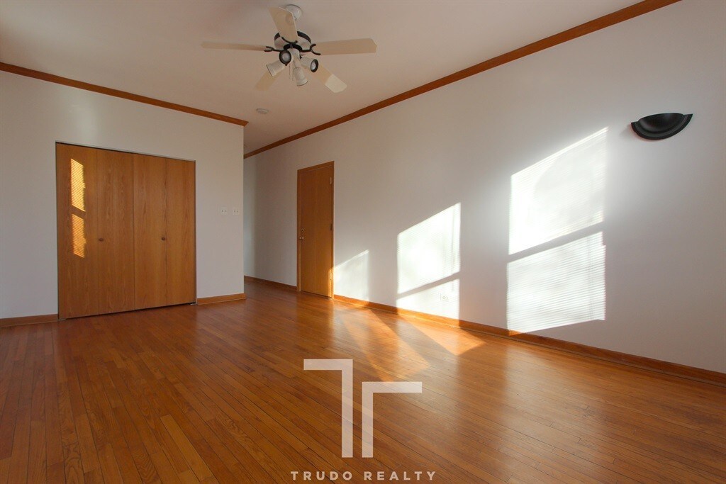 Primary Photo - 644 W Buckingham Pl