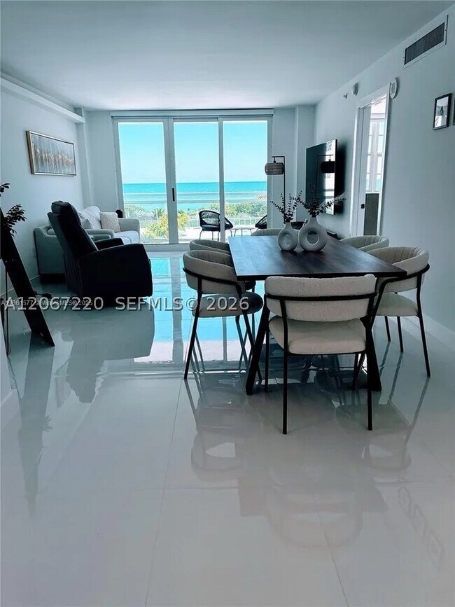 Foto del edificio - 6917 Collins Ave