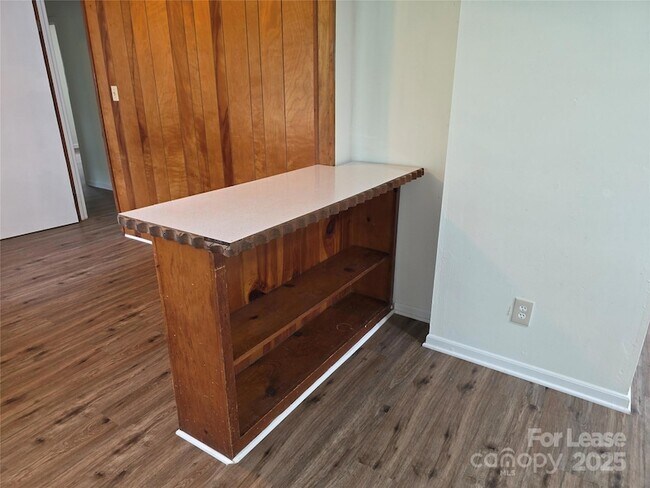 Foto del edificio - 6501 Barrington Dr