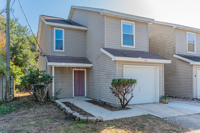 Building Photo - Updated townhome in Fort Walton Beach!