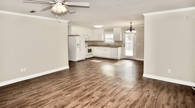 Building Photo - 247 Mikado Dr