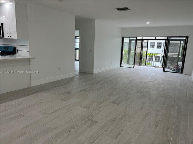 Foto del edificio - 575 Crandon Blvd