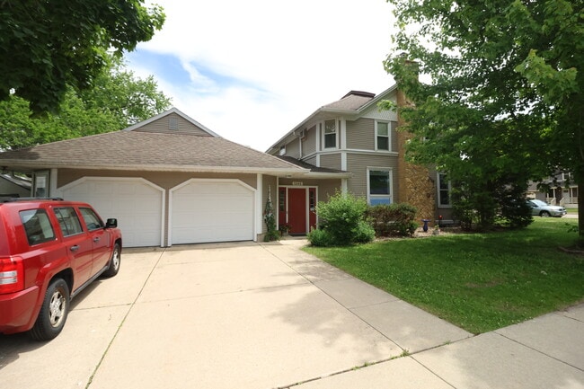 Building Photo - 1345 Blue Mounds St