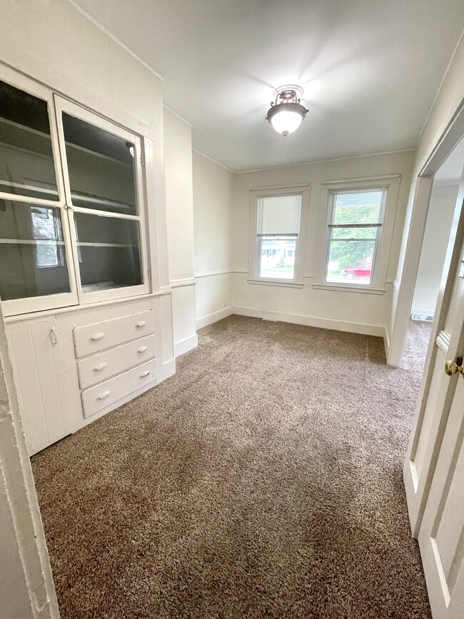 Dining Area - 71 Center St