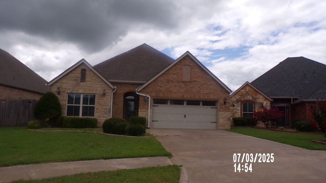 Foto principal - Fantastic home located in Eastlake Addition