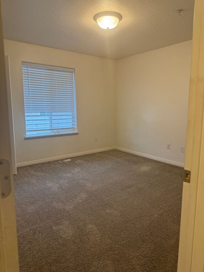 Building Photo - 727 E 1500 S