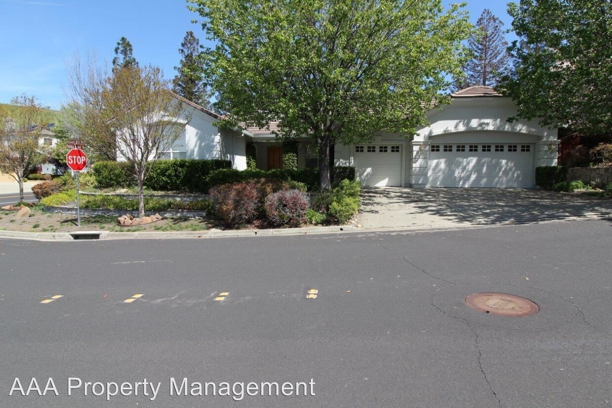 Primary Photo - 101 Forest Hill Dr