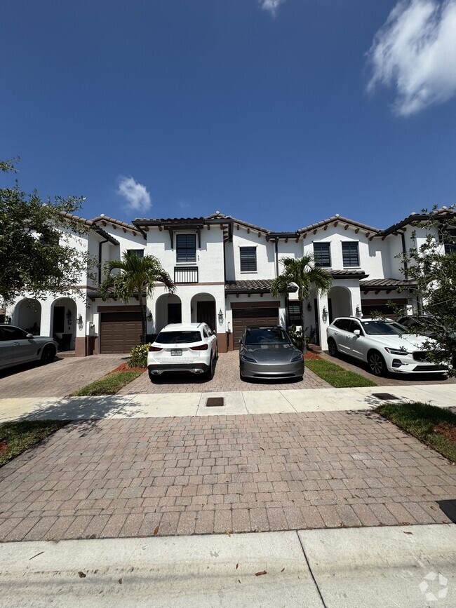 Building Photo - 8880 NW 102nd Pl