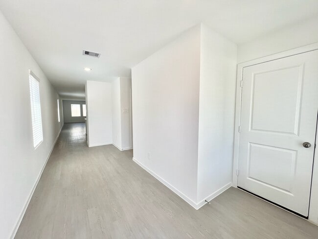 Building Photo - 3023 Mallorca Dr