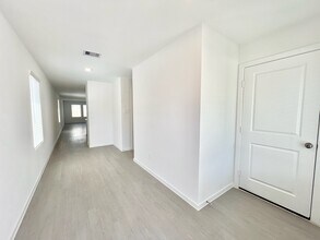 Building Photo - 3023 Mallorca Dr