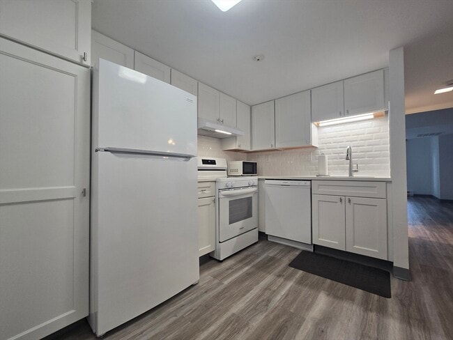 Building Photo - 51 Melrose St