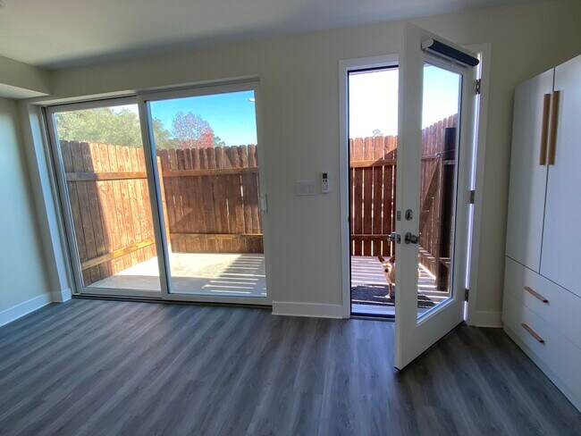 Foto del edificio - 6228 Syracuse Ln