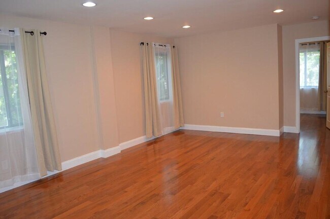 Foto del edificio - 276 Chestnut Hill Ave