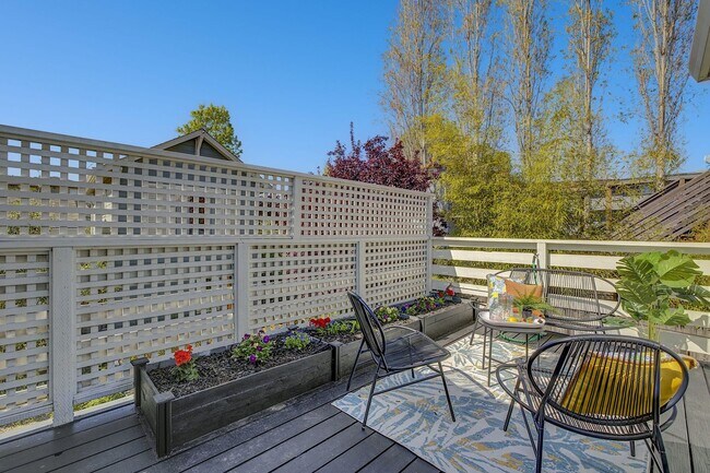 Foto del edificio - Wonderful House with Huge Deck in an Amazing Location