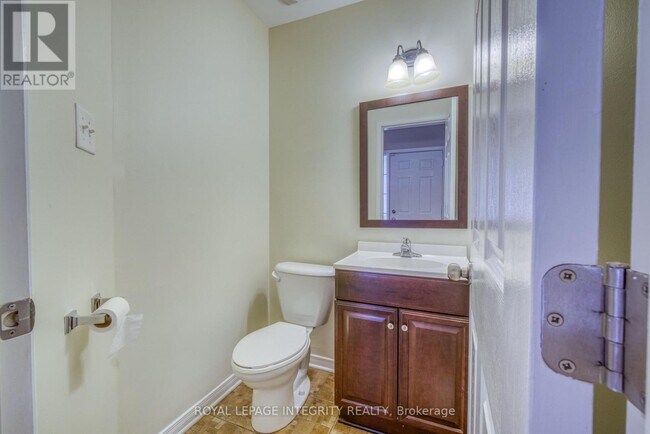 Building Photo - 280 Applecross Crescent
